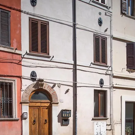 شقة B-suite Pesaro, Mare & Stile *